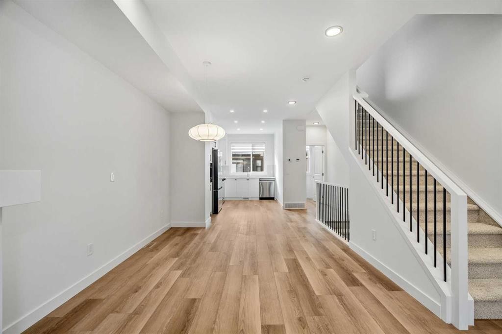 202-550 Seton Circle Se, Calgary, AB - Indoor Photo Showing Other Room