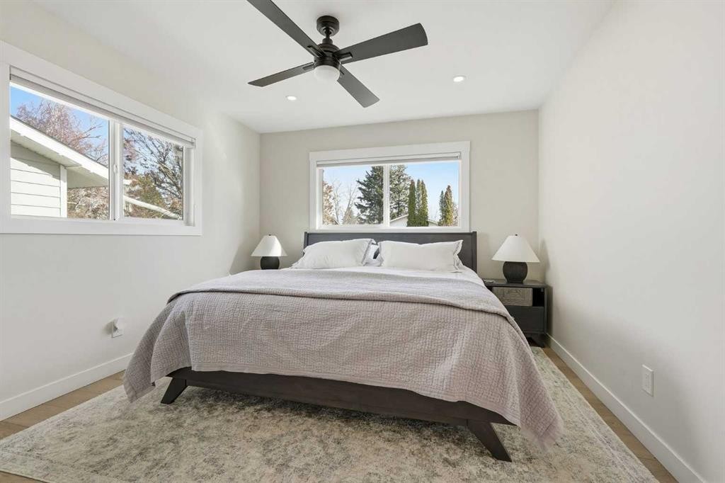 8615 7 Street Sw, Calgary, AB - Indoor Photo Showing Bedroom
