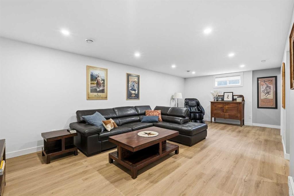 8615 7 Street Sw, Calgary, AB - Indoor