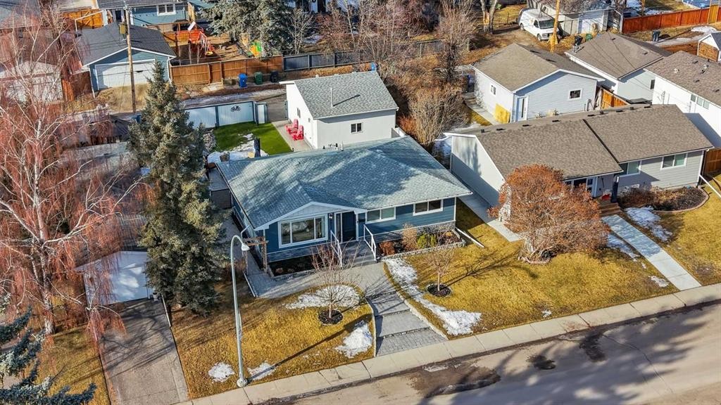 8615 7 Street Sw, Calgary, AB - Outdoor