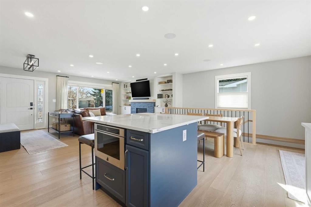 8615 7 Street Sw, Calgary, AB - Indoor Photo Showing Kitchen With Upgraded Kitchen