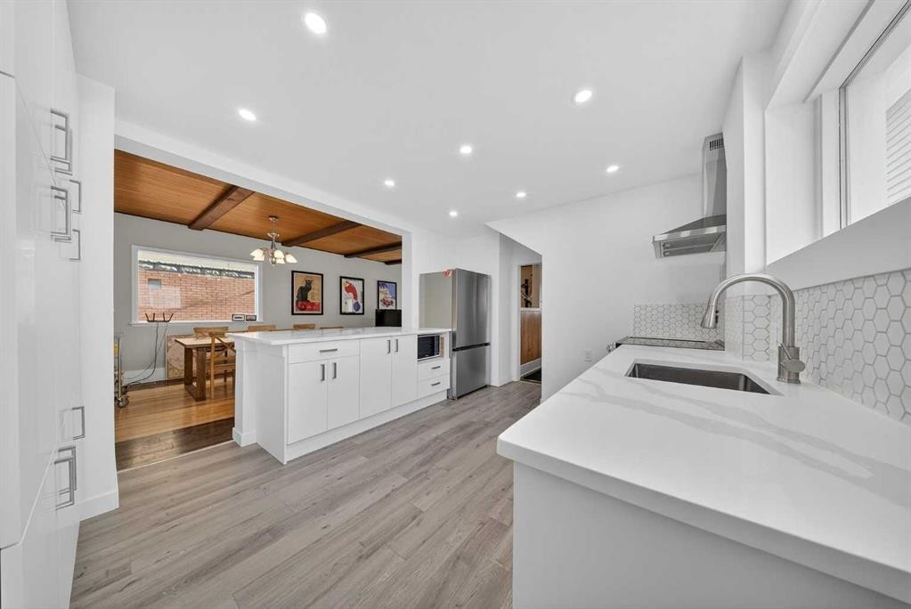 414 12 Avenue Nw, Calgary, AB - Indoor Photo Showing Kitchen With Double Sink