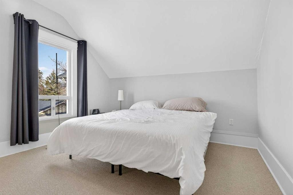 414 12 Avenue Nw, Calgary, AB - Indoor Photo Showing Bedroom