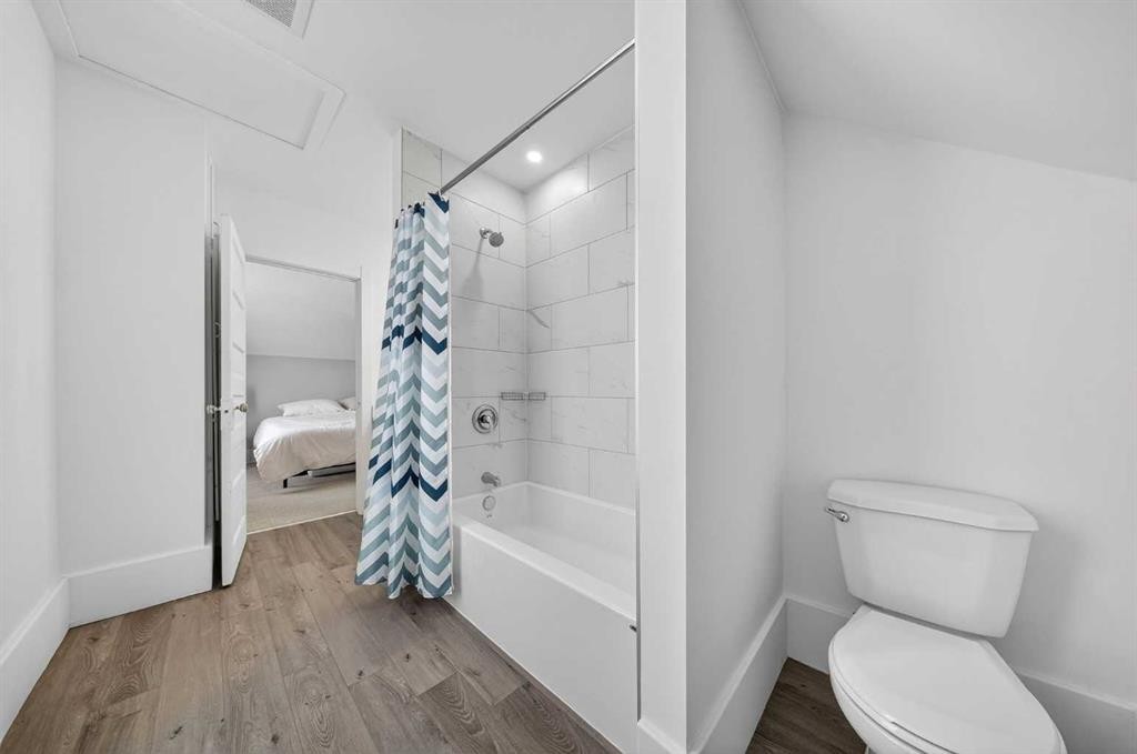 414 12 Avenue Nw, Calgary, AB - Indoor Photo Showing Bathroom