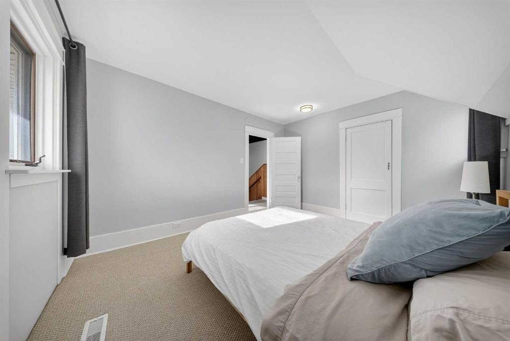 414 12 Avenue Nw, Calgary, AB - Indoor Photo Showing Bedroom