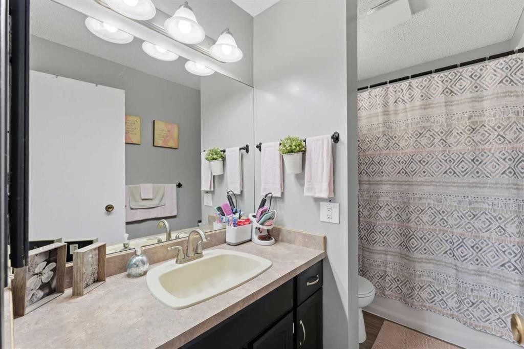 96 Abberfield Crescent Ne, Calgary, AB - Indoor Photo Showing Bathroom