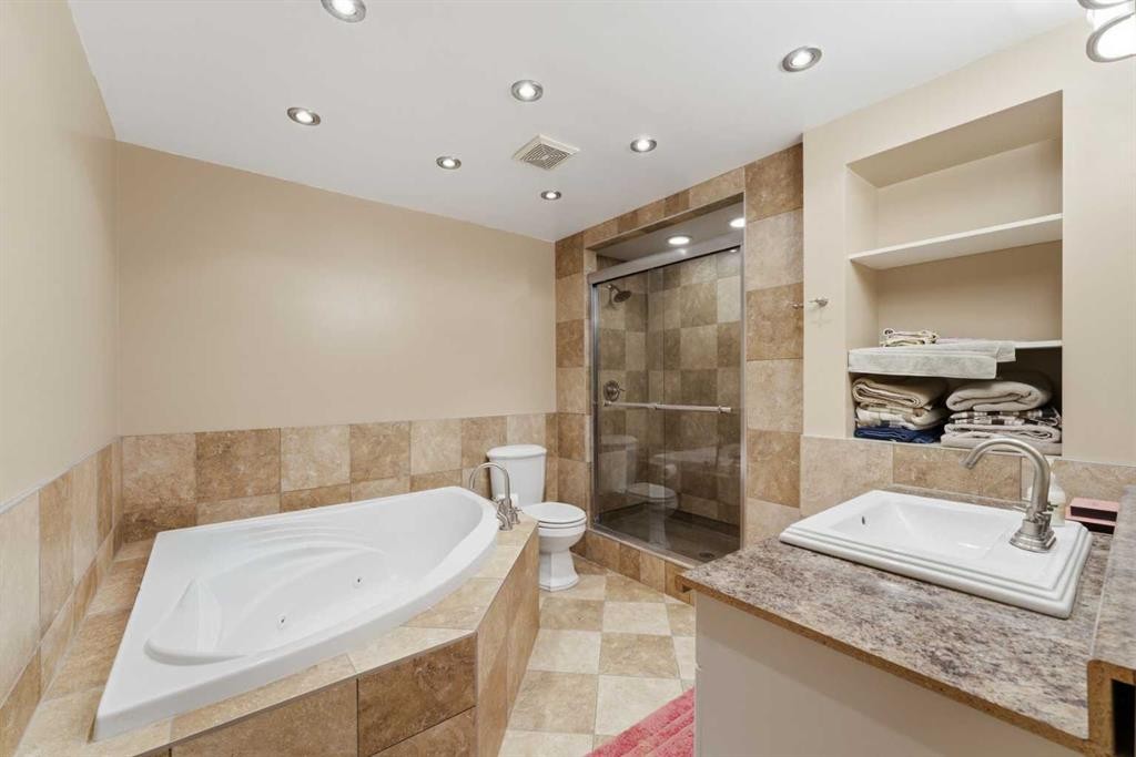 96 Abberfield Crescent Ne, Calgary, AB - Indoor Photo Showing Bathroom
