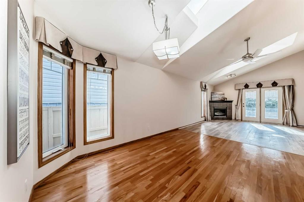 110 Somerglen Road Sw, Calgary, AB - Indoor Photo Showing Other Room