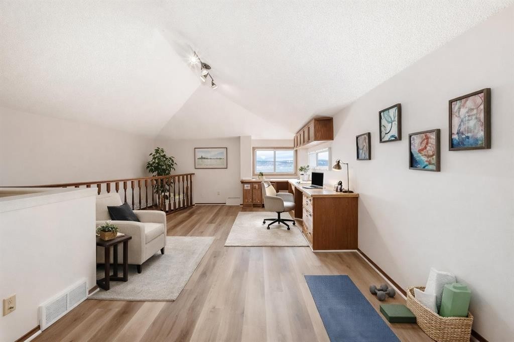 110 Somerglen Road Sw, Calgary, AB - Indoor