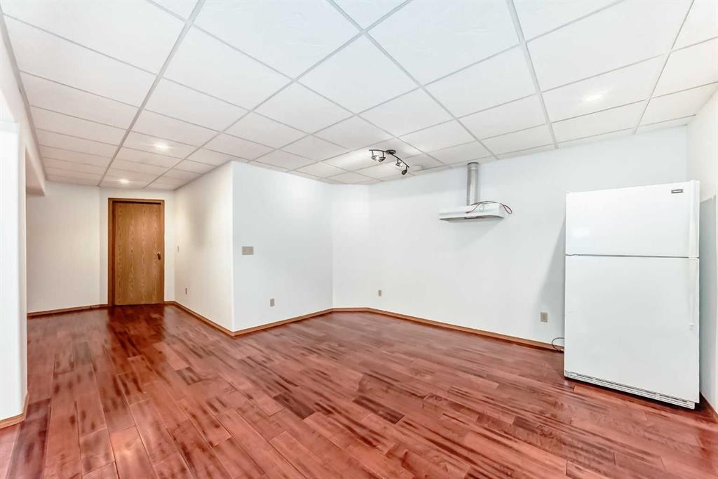 110 Somerglen Road Sw, Calgary, AB - Indoor Photo Showing Other Room