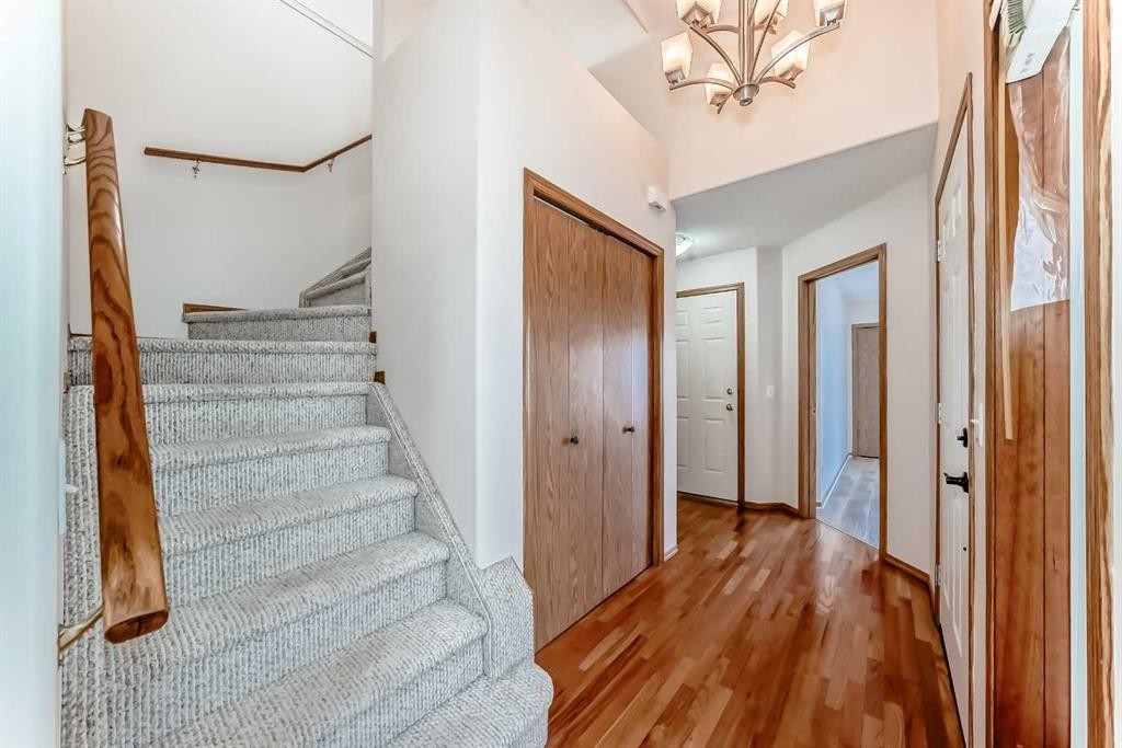 110 Somerglen Road Sw, Calgary, AB - Indoor Photo Showing Other Room