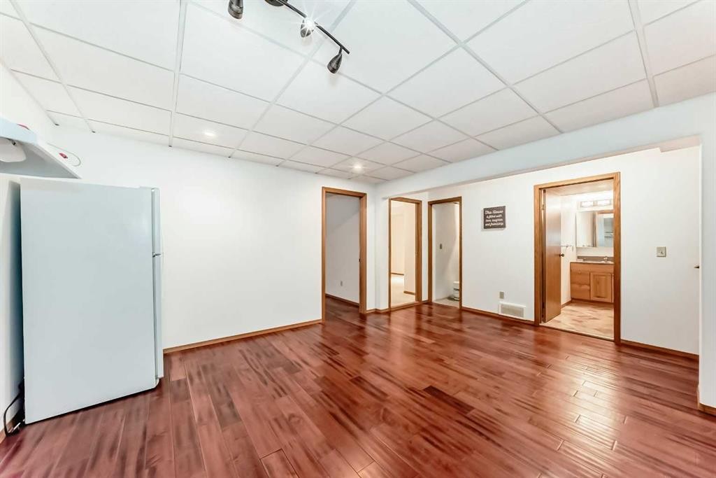 110 Somerglen Road Sw, Calgary, AB - Indoor Photo Showing Other Room