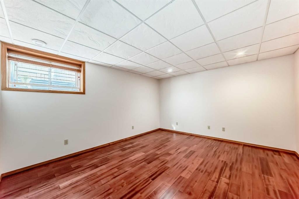 110 Somerglen Road Sw, Calgary, AB - Indoor Photo Showing Other Room
