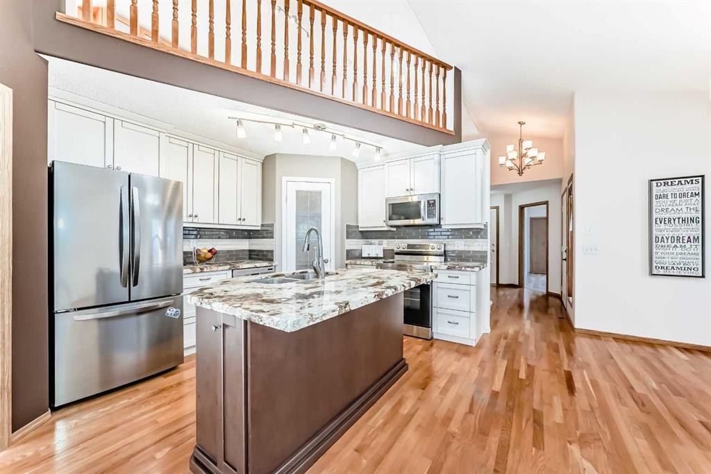 110 Somerglen Road Sw, Calgary, AB - Indoor Photo Showing Kitchen With Stainless Steel Kitchen With Upgraded Kitchen