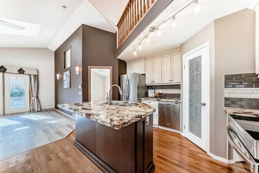 110 Somerglen Road Sw, Calgary, AB - Indoor Photo Showing Kitchen With Stainless Steel Kitchen With Double Sink With Upgraded Kitchen