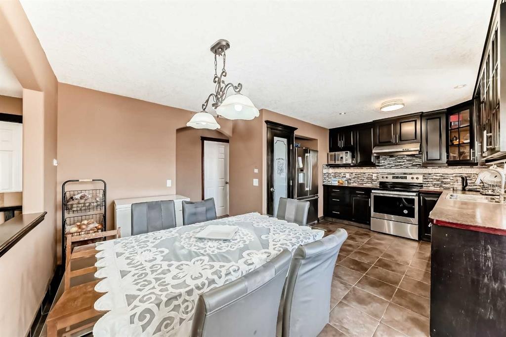 7160 Temple Drive Ne, Calgary, AB - Indoor Photo Showing Kitchen With Stainless Steel Kitchen