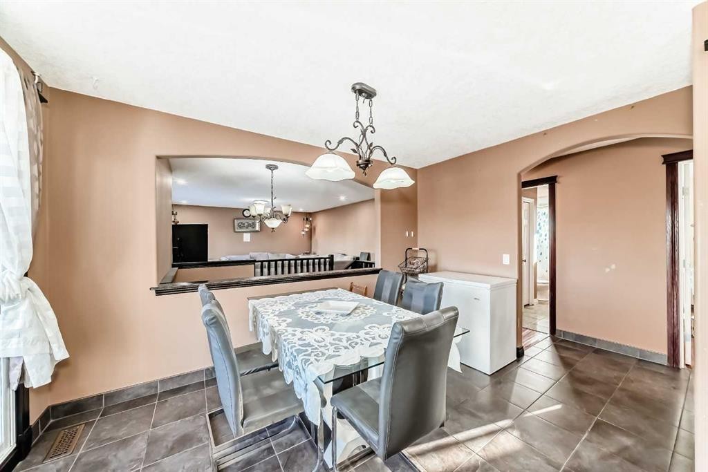 7160 Temple Drive Ne, Calgary, AB - Indoor Photo Showing Dining Room
