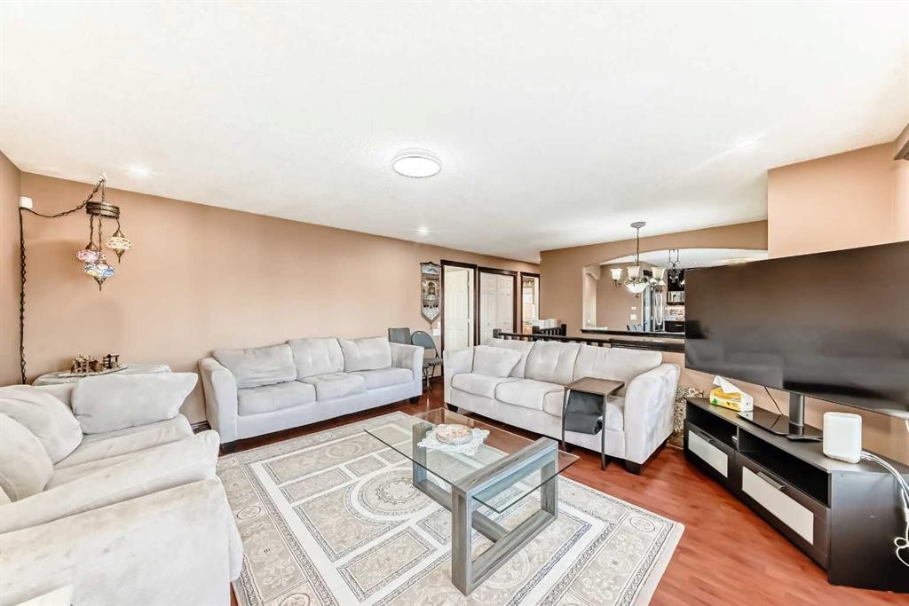 7160 Temple Drive Ne, Calgary, AB - Indoor Photo Showing Living Room