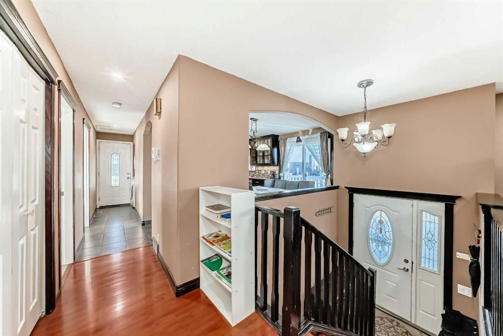 7160 Temple Drive Ne, Calgary, AB - Indoor Photo Showing Other Room