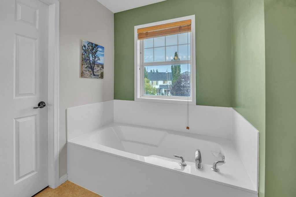 550 Copperfield Boulevard Se, Calgary, AB - Indoor Photo Showing Bathroom