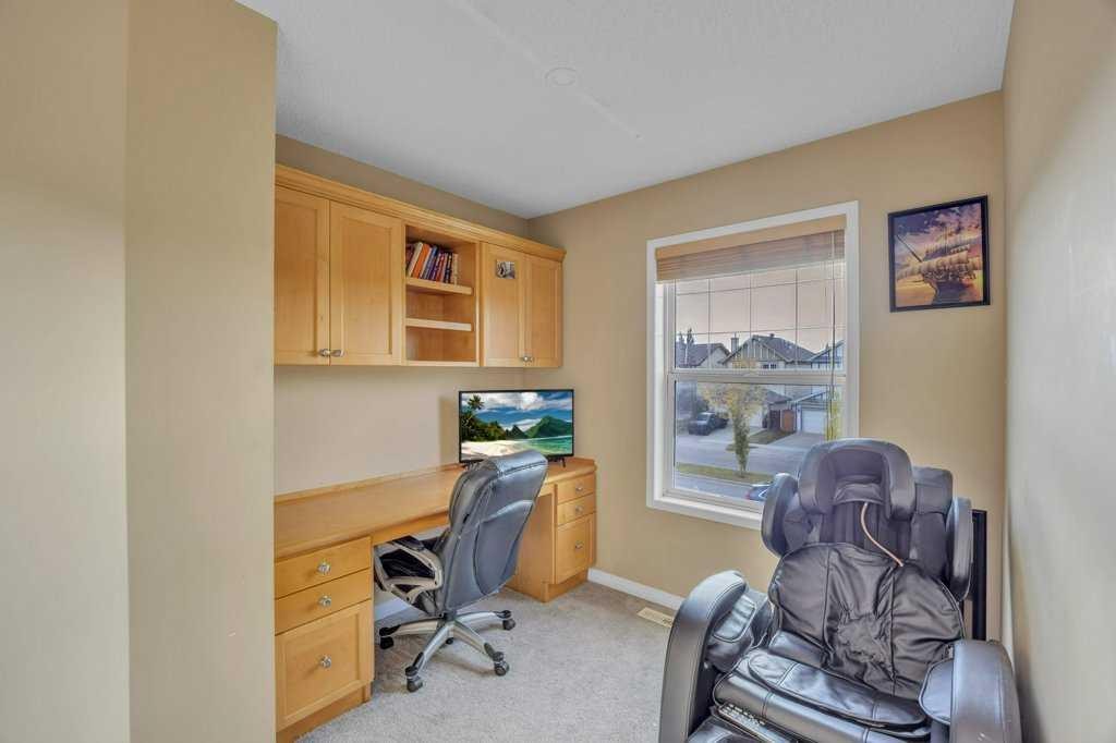 550 Copperfield Boulevard Se, Calgary, AB - Indoor Photo Showing Office