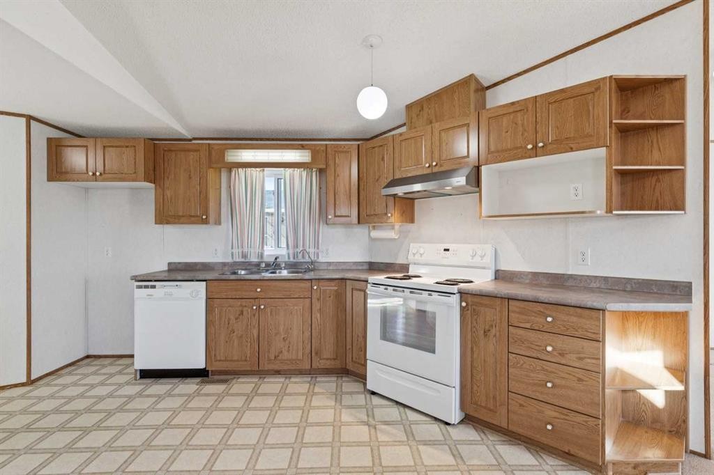 1909 29 Avenue, Nanton, AB - Indoor Photo Showing Kitchen With Double Sink