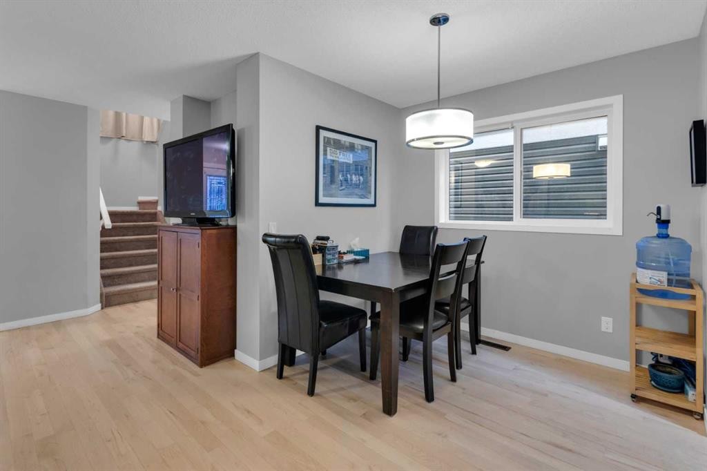 367 Fireside Place, Cochrane, AB - Indoor Photo Showing Dining Room