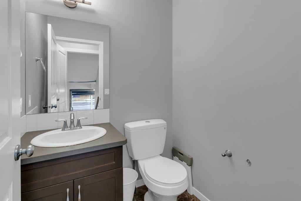 367 Fireside Place, Cochrane, AB - Indoor Photo Showing Bathroom