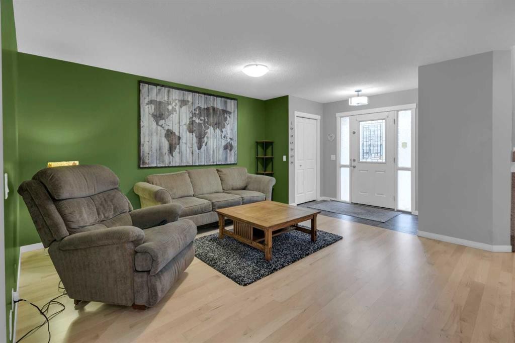 367 Fireside Place, Cochrane, AB - Indoor Photo Showing Living Room