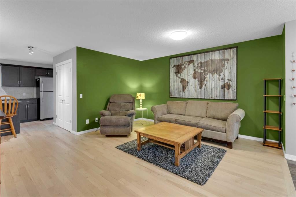 367 Fireside Place, Cochrane, AB - Indoor Photo Showing Living Room