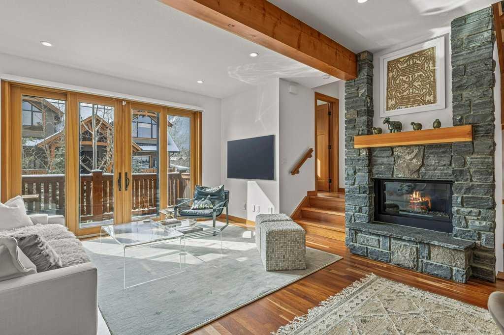 4-511 6Th Avenue, Canmore, AB - Indoor Photo Showing Living Room With Fireplace