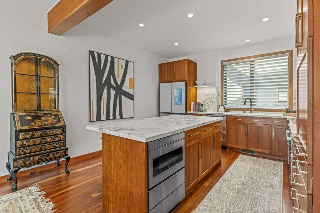 4-511 6Th Avenue, Canmore, AB - Indoor Photo Showing Kitchen
