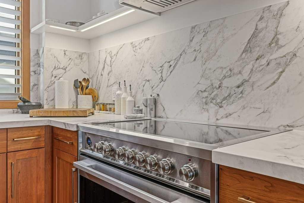 4-511 6Th Avenue, Canmore, AB - Indoor Photo Showing Kitchen
