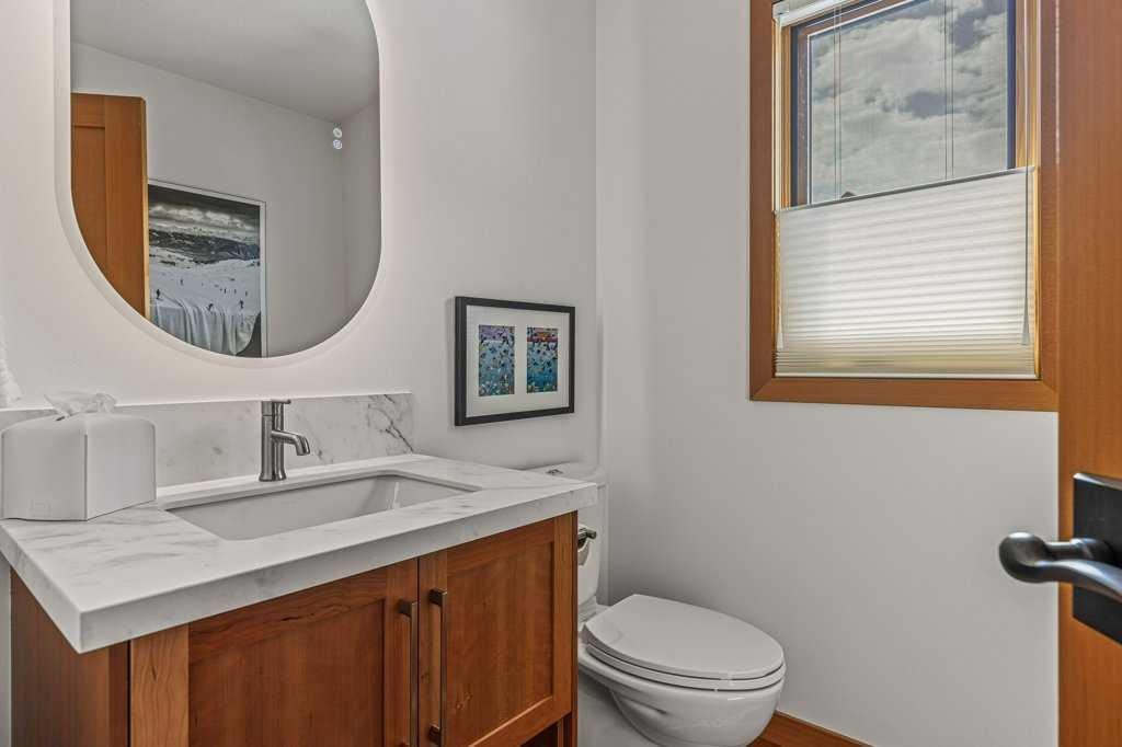 4-511 6Th Avenue, Canmore, AB - Indoor Photo Showing Bathroom