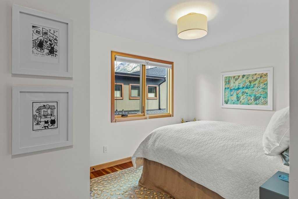 4-511 6Th Avenue, Canmore, AB - Indoor Photo Showing Bedroom
