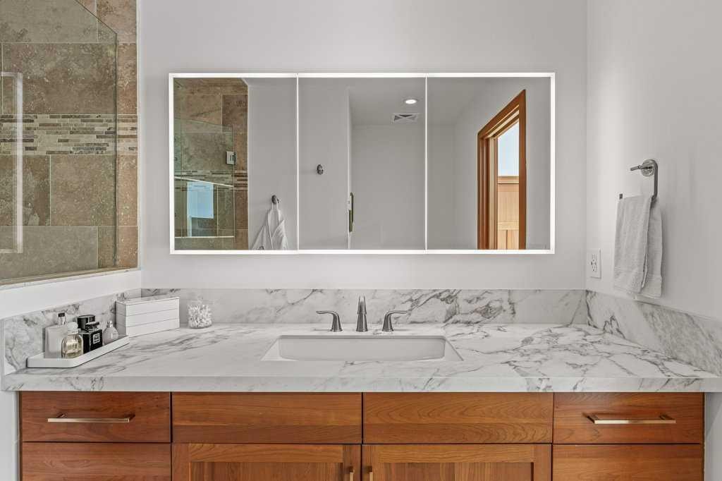 4-511 6Th Avenue, Canmore, AB - Indoor Photo Showing Bathroom