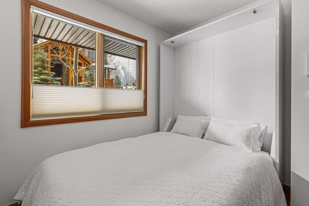 4-511 6Th Avenue, Canmore, AB - Indoor Photo Showing Bedroom