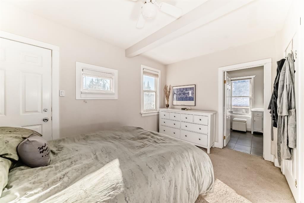 2125 36 Avenue Sw, Calgary, AB - Indoor Photo Showing Bedroom