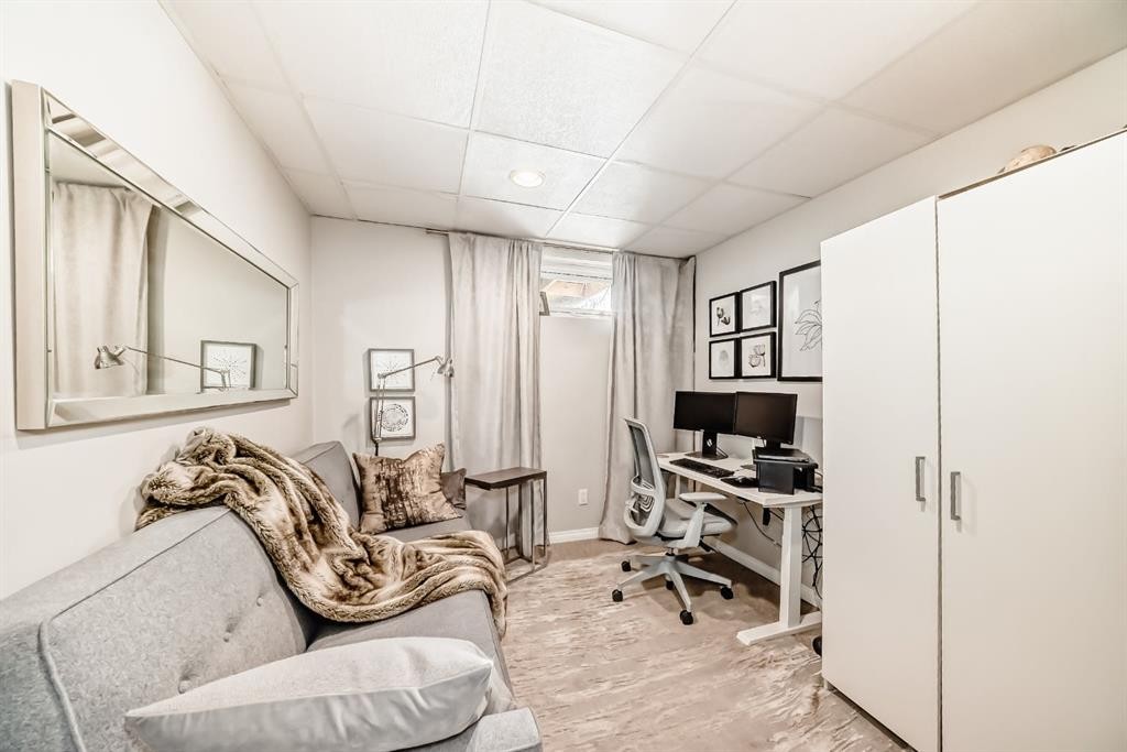 2125 36 Avenue Sw, Calgary, AB - Indoor Photo Showing Office