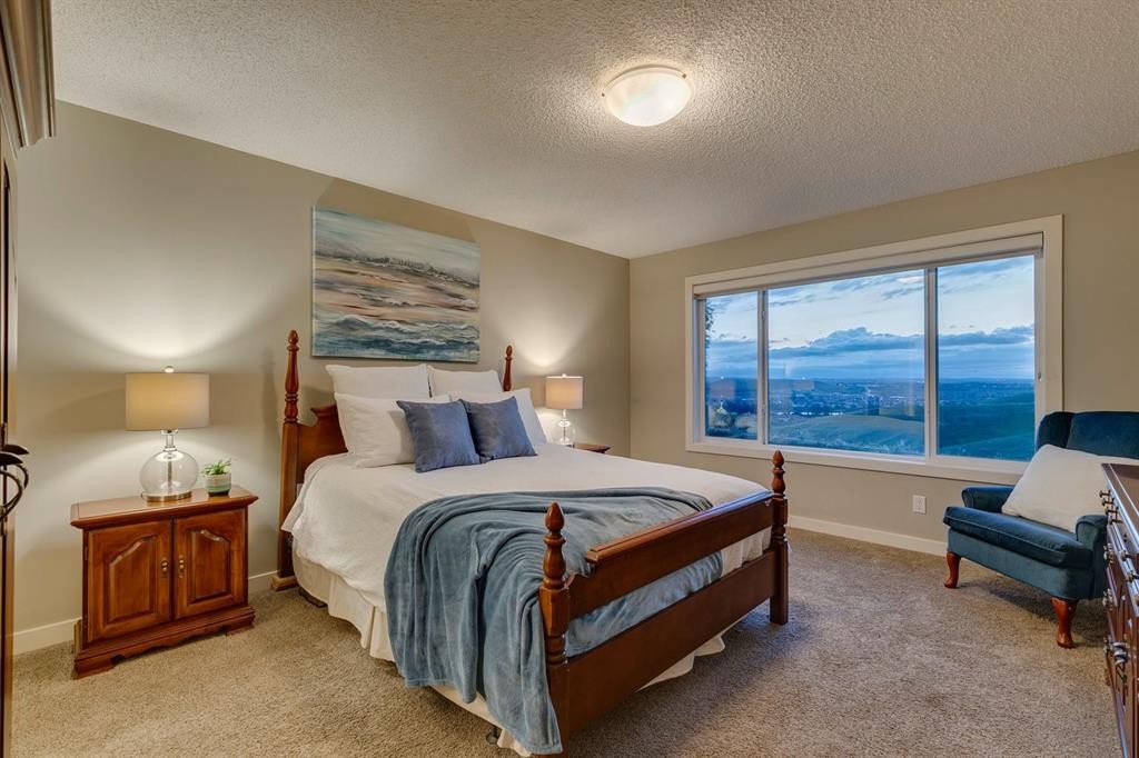 101 Cranarch Common Se, Calgary, AB - Indoor Photo Showing Bedroom
