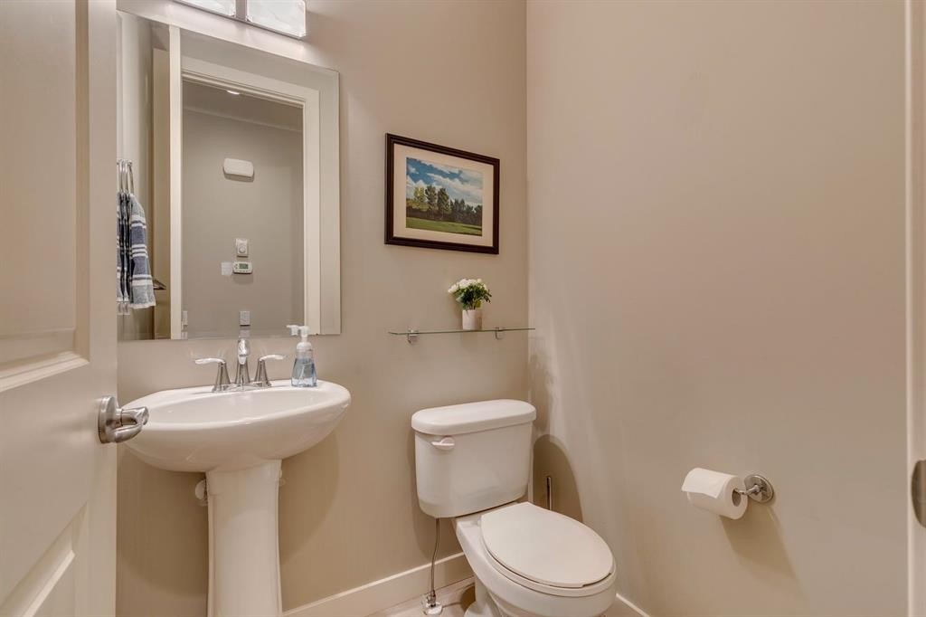 101 Cranarch Common Se, Calgary, AB - Indoor Photo Showing Bathroom