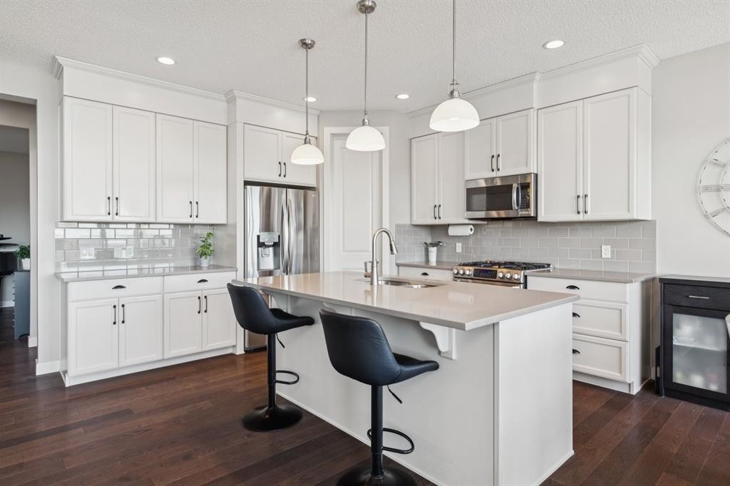 101 Cranarch Common Se, Calgary, AB - Indoor Photo Showing Kitchen With Upgraded Kitchen