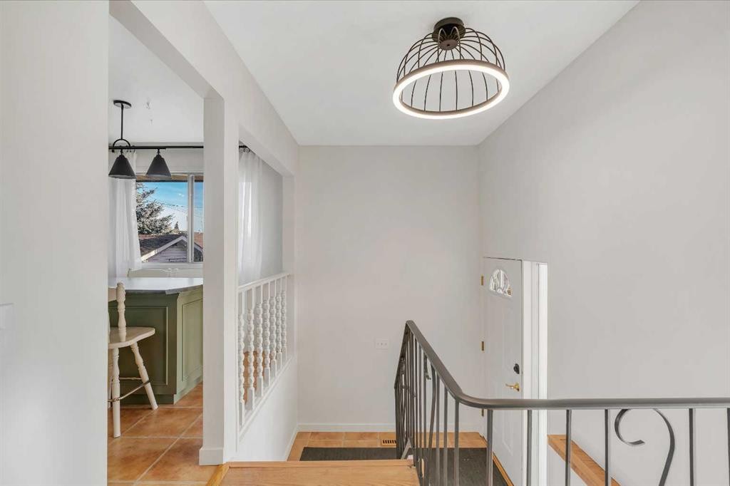 3404 35 Avenue Se, Calgary, AB - Indoor Photo Showing Other Room