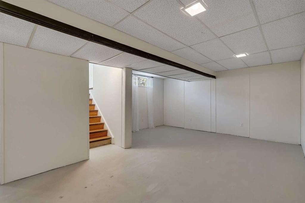 3404 35 Avenue Se, Calgary, AB - Indoor Photo Showing Basement