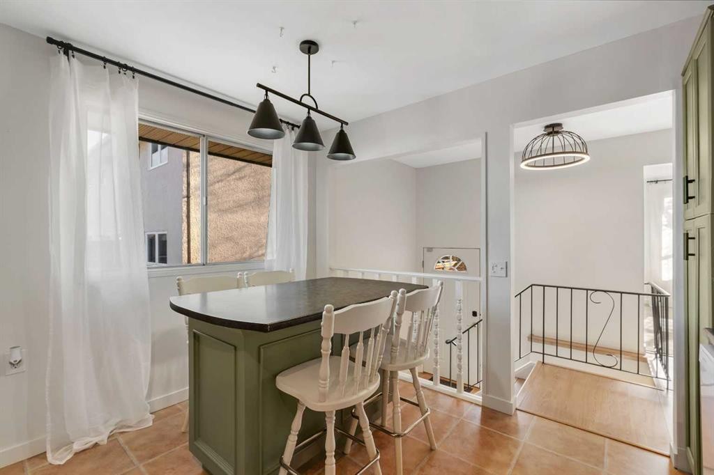 3404 35 Avenue Se, Calgary, AB - Indoor Photo Showing Dining Room