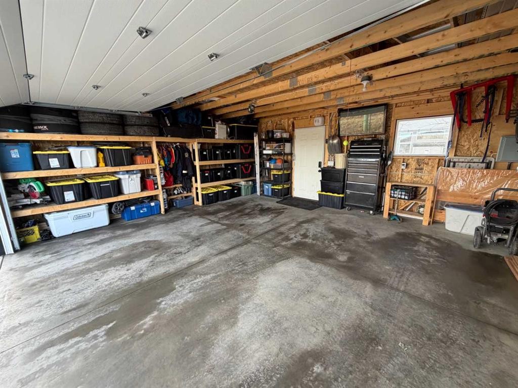 5 Cranford Place Se, Calgary, AB - Indoor Photo Showing Garage