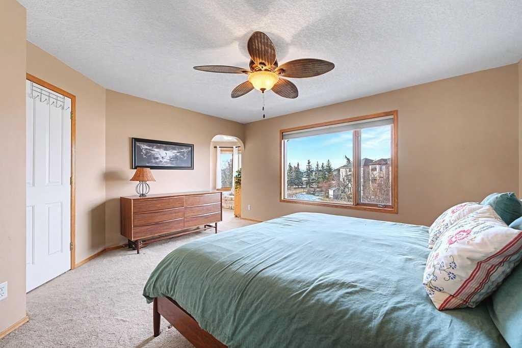 105 Citadel Crest Park Nw, Calgary, AB - Indoor Photo Showing Bedroom