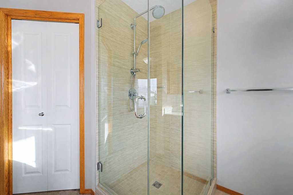 105 Citadel Crest Park Nw, Calgary, AB - Indoor Photo Showing Bathroom