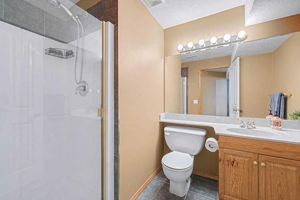 105 Citadel Crest Park Nw, Calgary, AB - Indoor Photo Showing Bathroom