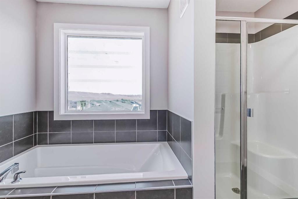 4 Topaz Place, Cochrane, AB - Indoor Photo Showing Bathroom